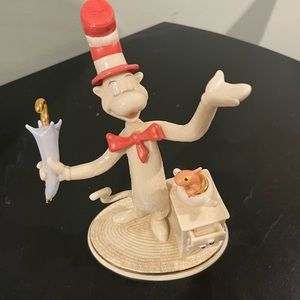 Cat in the Hat statue